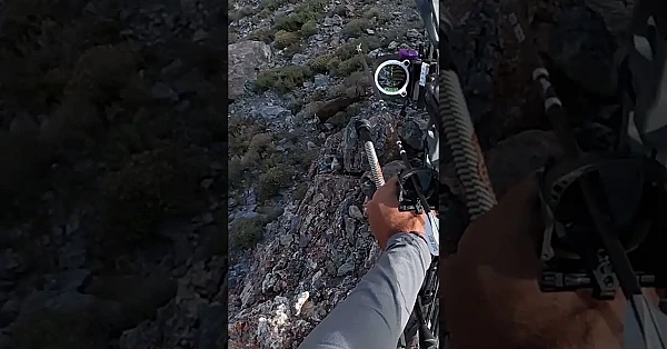 UNBELIEVABLY CLOSE | Archery Mule Deer Hunting