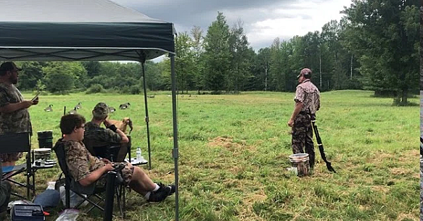 Knox Running Seasoned Land At Muddy Waters Hunting Retriever Club's Hunt Test