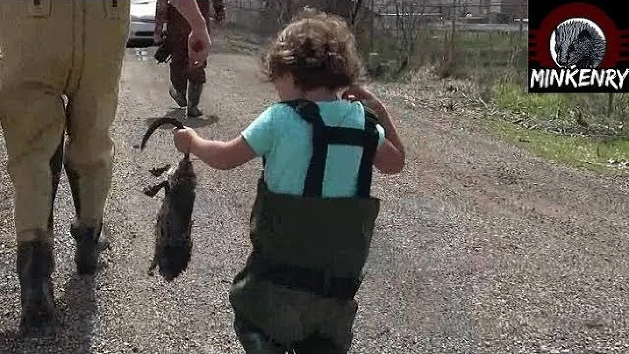 3yr Old Olive Helps While Muskrat Hunting!