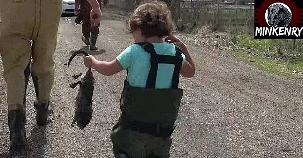 3yr Old Olive Helps While Muskrat Hunting!