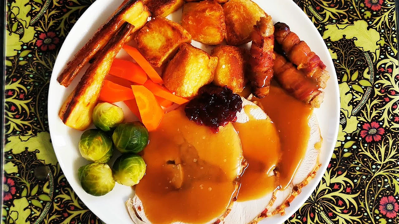 How To Cook A Turkey. Roast Turkey. Thanksgiving Turkey. Christmas Turkey. Easy Turkey Recipe. #srp