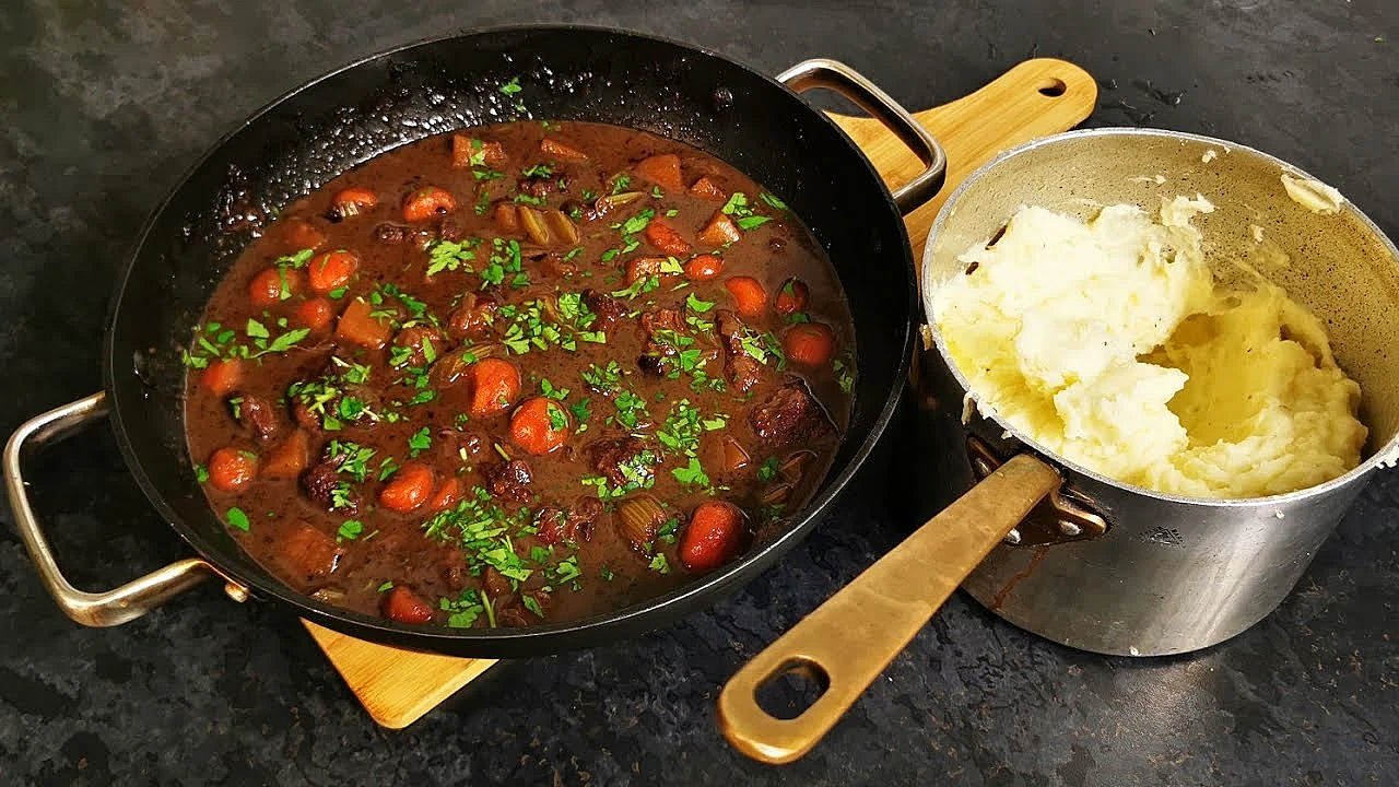 The Best Venison Casserole. Venison Stew. Venison And Red Wine #venison #srp