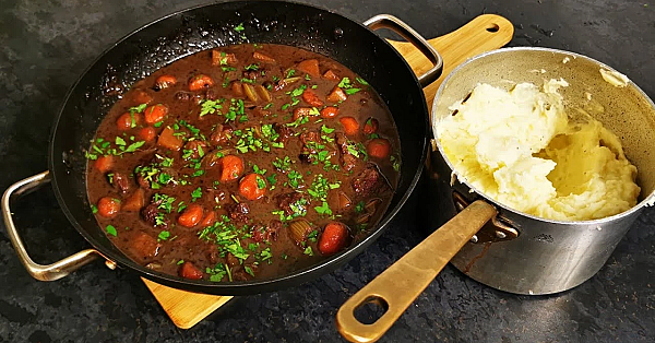 The Best Venison Casserole. Venison Stew. Venison And Red Wine #venison #srp