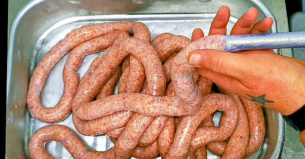 How Sausages Are Made. How To Make Sausages. Traditional Butchers Sausages. Mixing Filling &amp; Linking