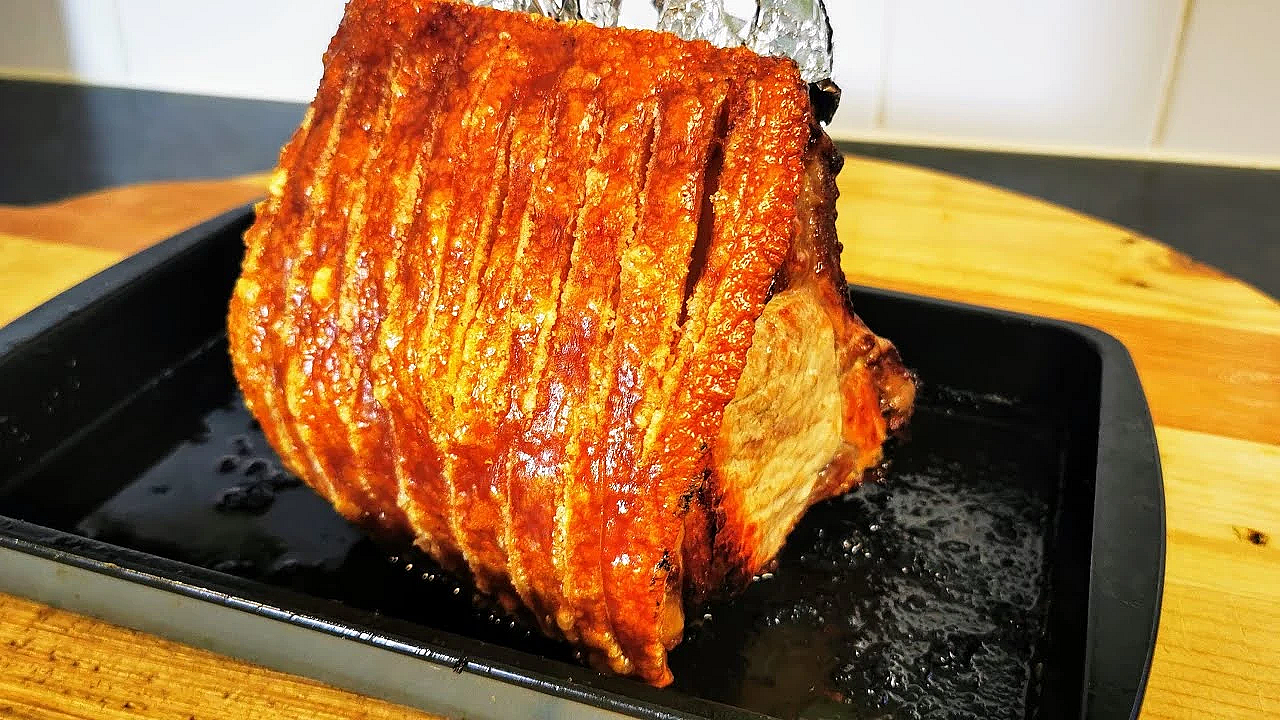 The Best Pork Crackling. Roasted Loin Of Pork On The Bone #srp #roastpork #porkcrackling