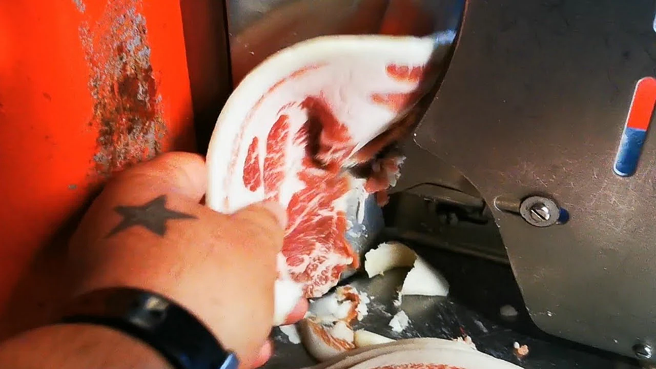 How To Slice And Cook Crispy Bacon. Traditional, English Dry Cured Collar Bacon. #bacon