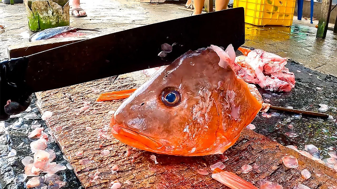 Latin Street Food! Expert Fish Cutter At Local Fish Market {guatemala}