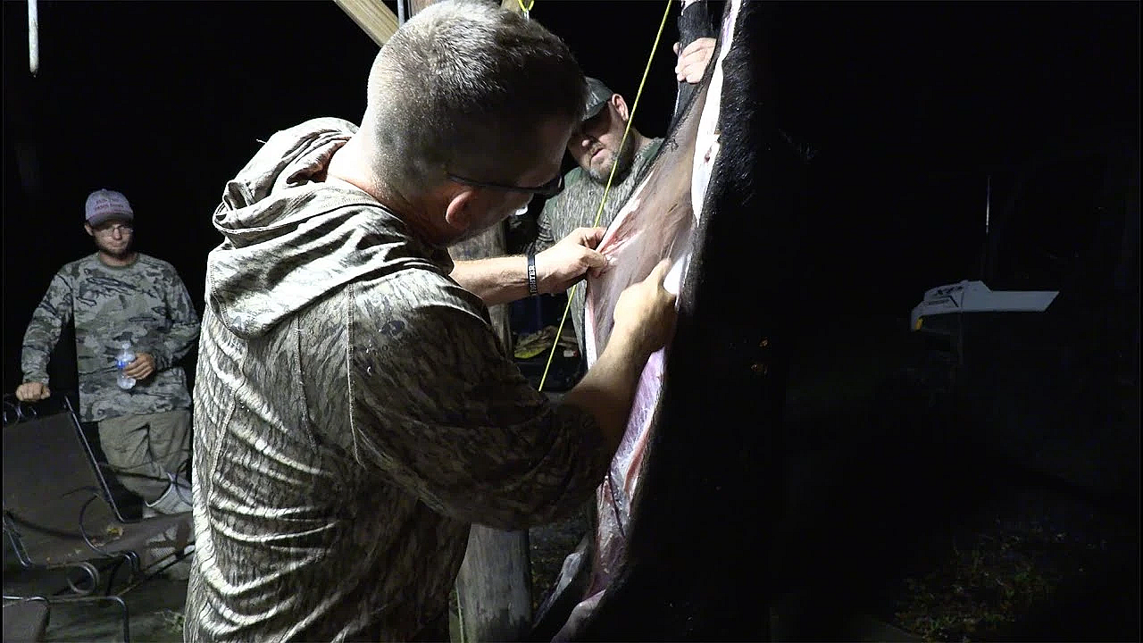 How To Completely Skin And Quarter A Hog!