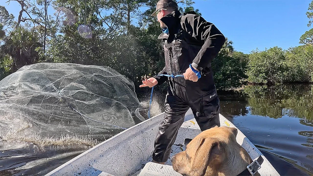 Crabbing &amp; A Huge Net! {catch Clean Cook} Whole Roasted Fish &amp; Garlic Crabs Over Open Fire