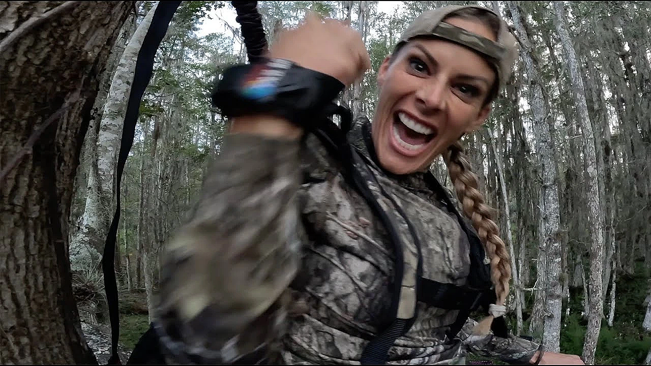 We Build A Barn, Got Stuck In The Mud And Shot A Nice Buck! The Most Action Packed Weekend Ever!