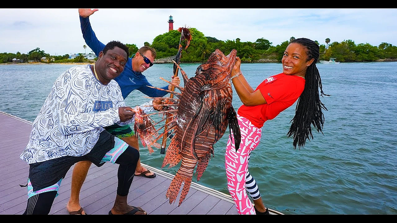 Monster Lionfish Rodeo Ft. Warren Sapp {catch Clean Cook} Lucky Shuck - Jupiter, Fl