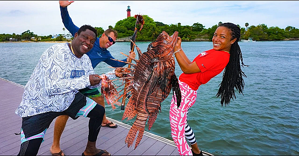 Monster Lionfish Rodeo Ft. Warren Sapp {catch Clean Cook} Lucky Shuck - Jupiter, Fl