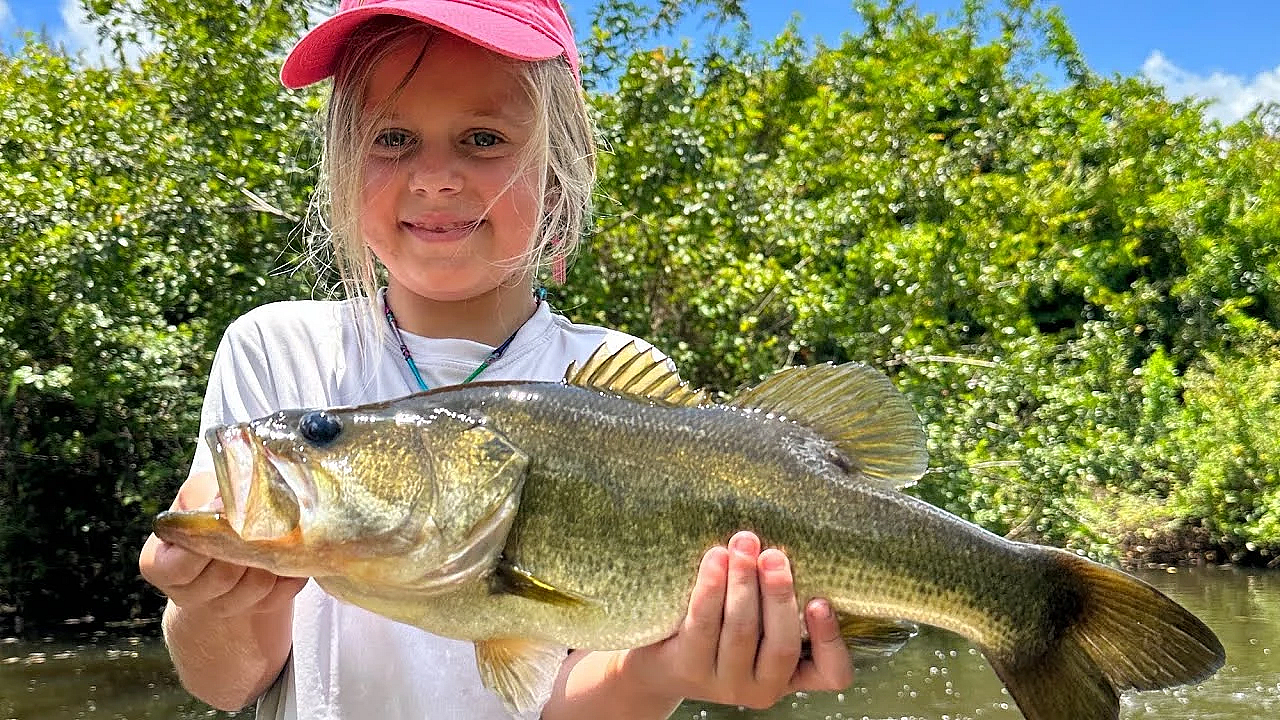 Aria, Emma &amp; Austin Catch River Fish! {catch, Clean, ???} Rob Needs All The Prayers He Can Get!!!!