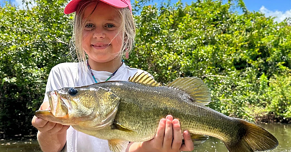 Aria, Emma &amp; Austin Catch River Fish! {catch, Clean, ???} Rob Needs All The Prayers He Can Get!!!!