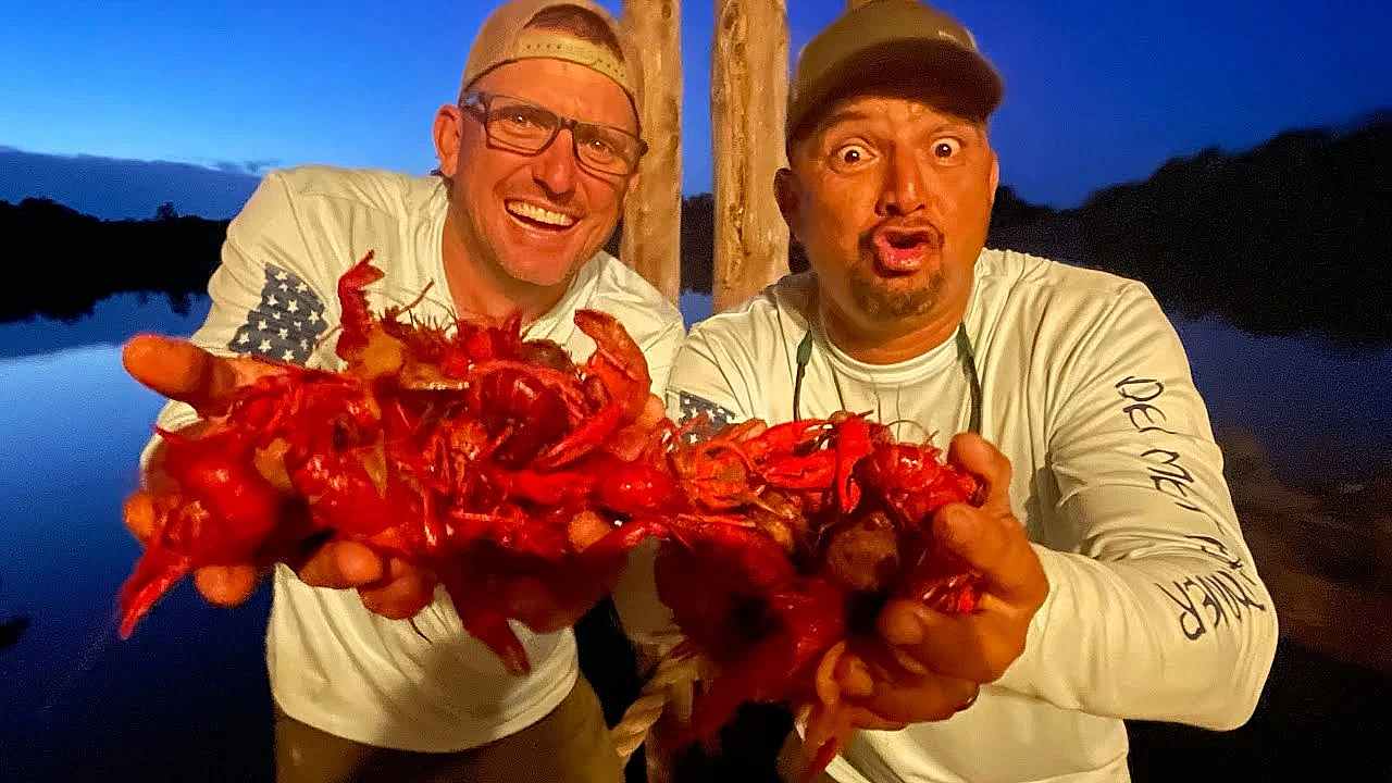 The Big Roll! Ultra Hot Crawfish!!! Florida To Alaska Ft. The Buckmaster!