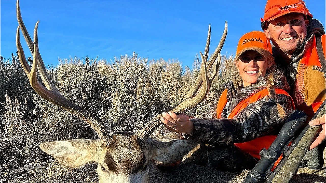 We Found A Monster Buck Breeding A Doe On Thanksgiving Day! Hunt &amp; Cook In The Woods