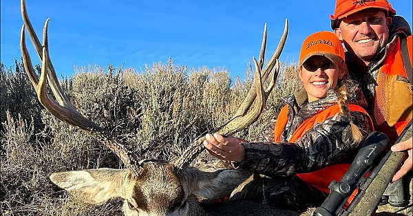 We Found A Monster Buck Breeding A Doe On Thanksgiving Day! Hunt &amp; Cook In The Woods