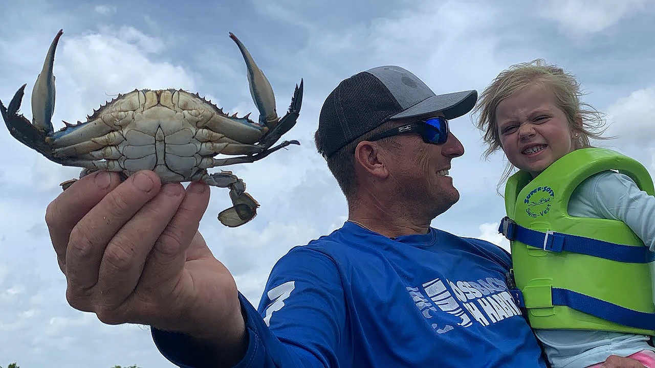 How To Catch Crabs In A New Spot! We Caught A Hermaphrodite!{catch Clean Cook} Ft Bluegabe