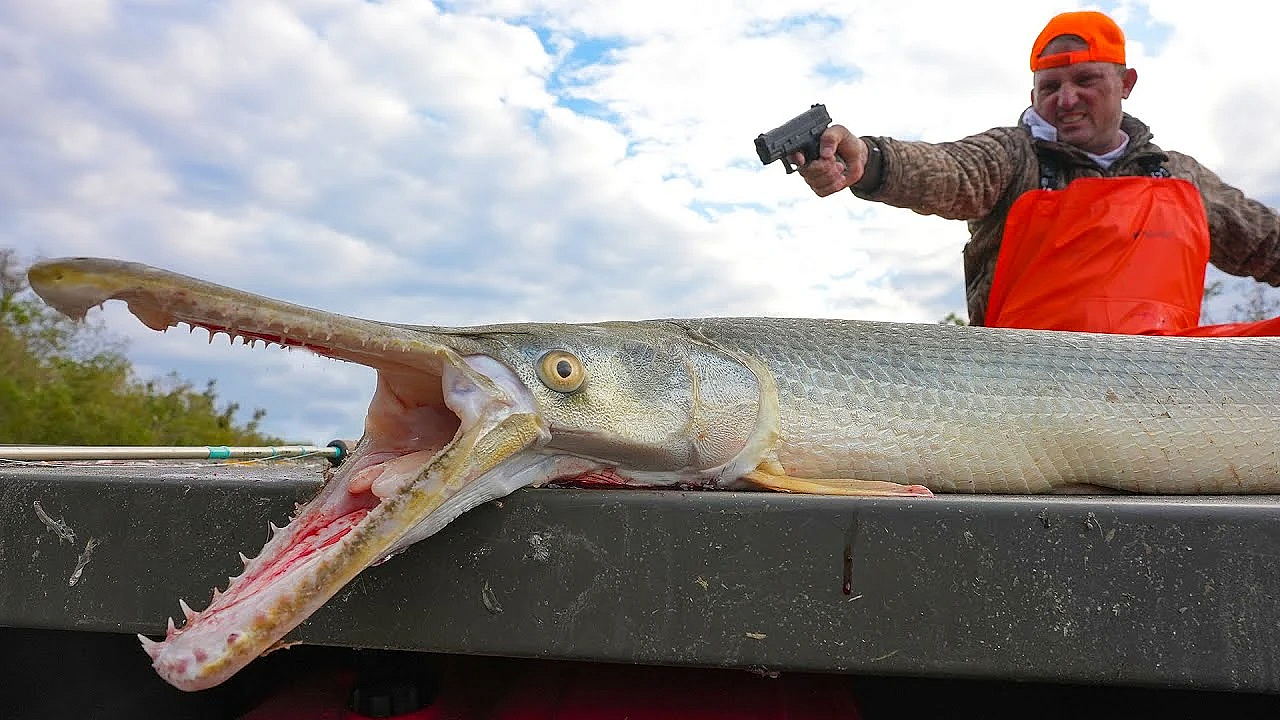 It Took 3 Shots To Get This Fish In The Boat! {catch Clean Cook} Alligator Gar Taste Test