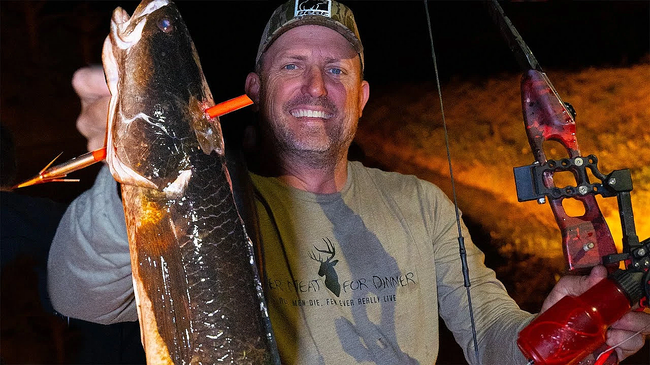 Bullseye Snakehead {catch Clean Cook} Cajun Bowfishing In Nasty City Canals