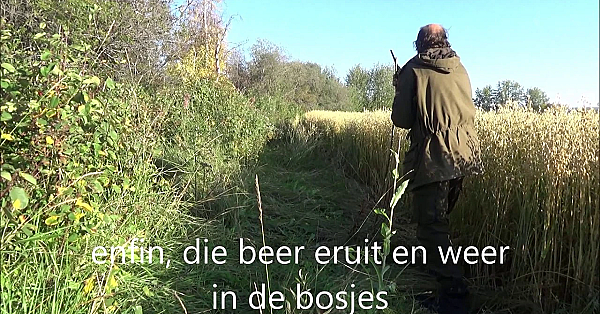 Zwarte Beer Met Eduard's Jagen En Vissen