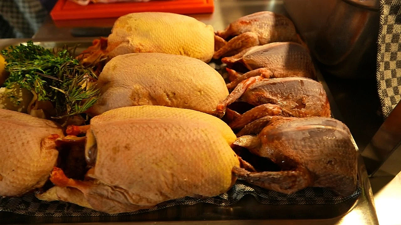 Alleen wild in restaurant Bak