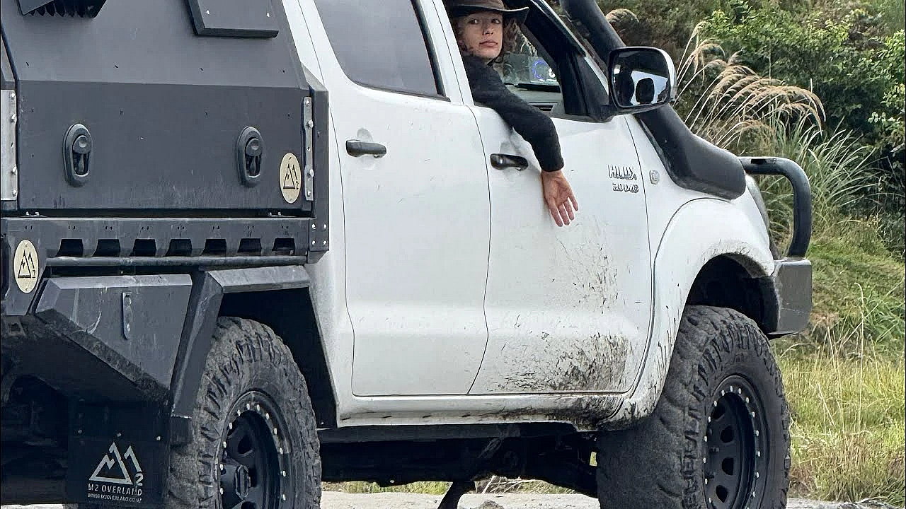 Vlog 302 - Sonny Jim Missions, Dan The Mans Yard And The Search For Snow