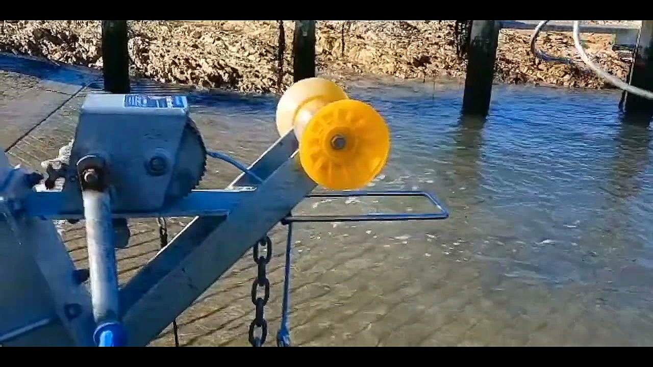 Boat Catch For Self Launching And Retrieval